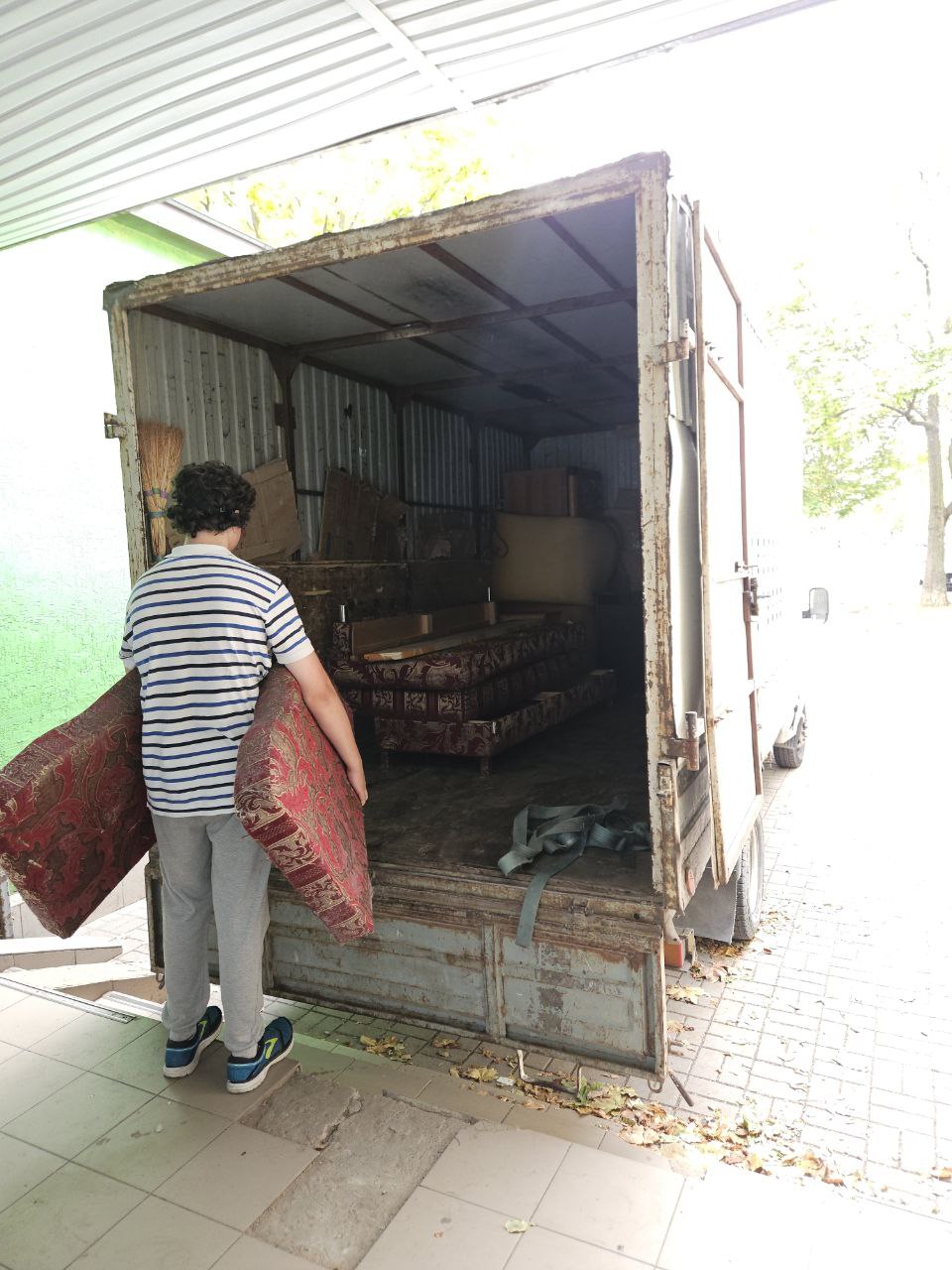 Вывоз старой мебели на свалку в Запорожье